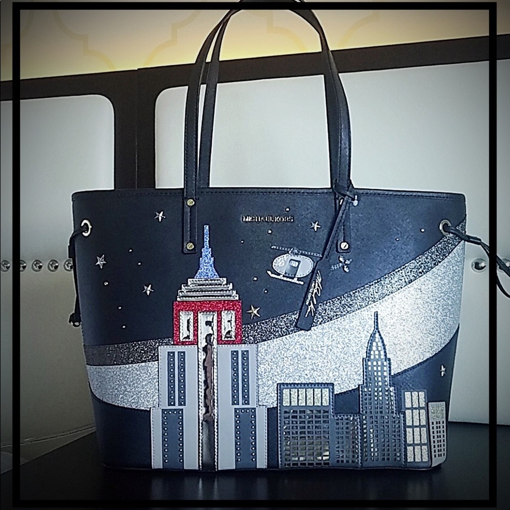 ❤️SOLD❤️Michael Kors Limited Edition Novelty Tote - Picture 2 of 8